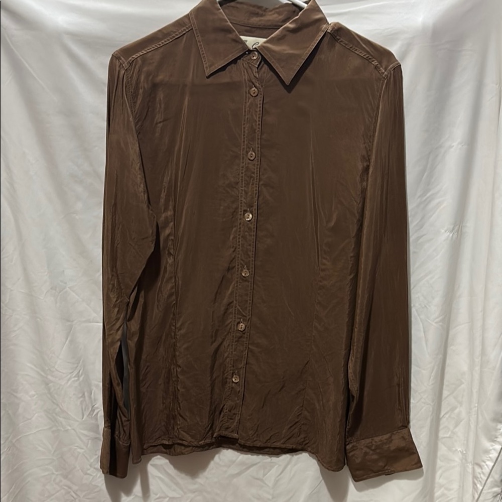 Brown Buttoned Blouse with Notched Collar and Cuffed Sleeves